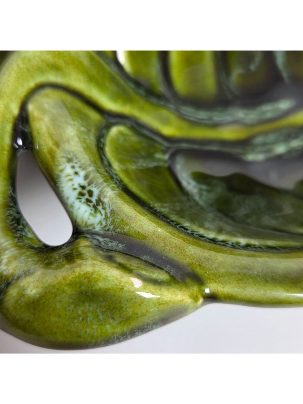Wade California 722 Relish Tray with Red Apple Removeable Lid Green Dip Glaze - Picture 11 of 12